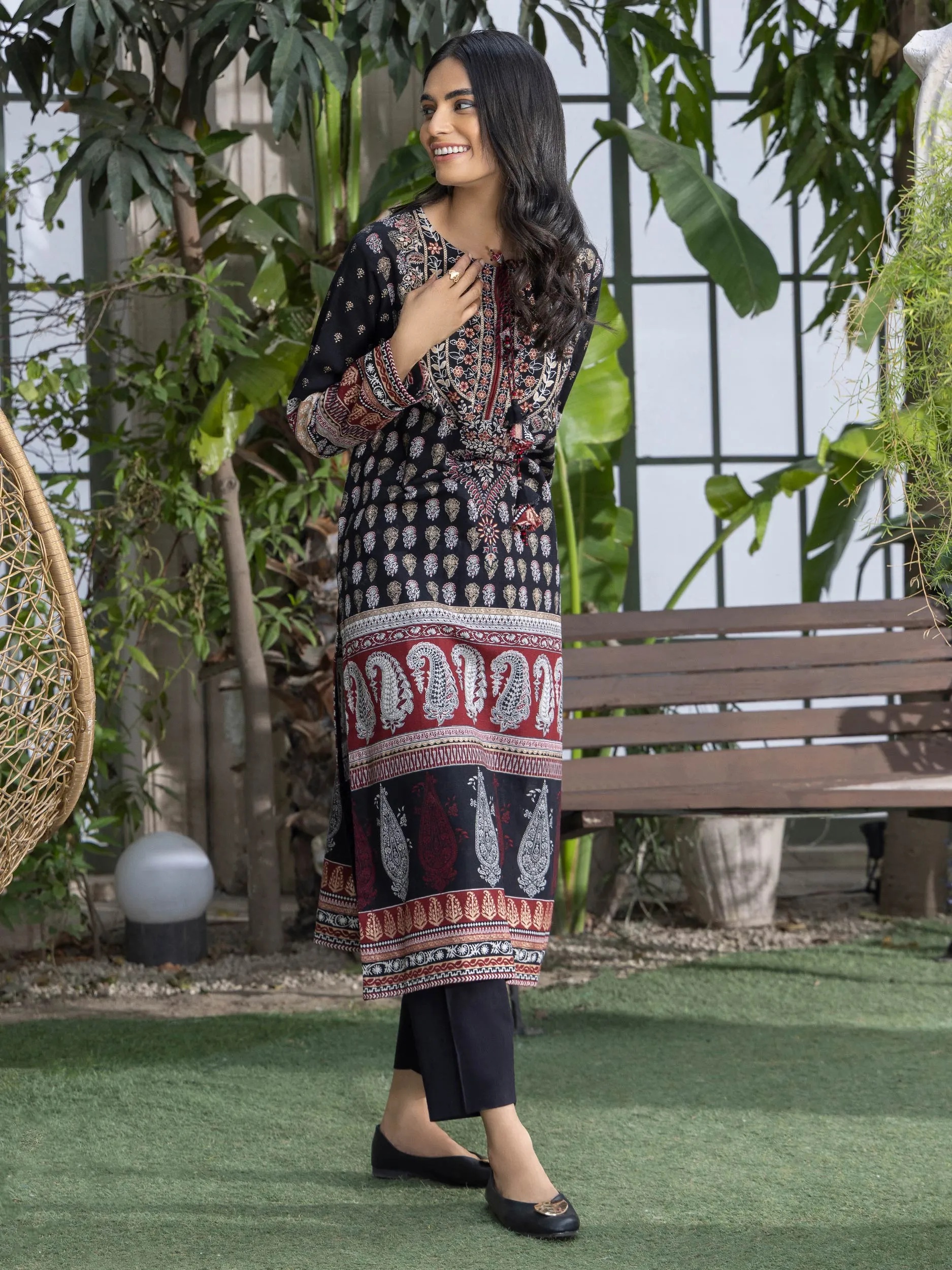 2 Piece Khaddar Suit-Embroidered (Pret)