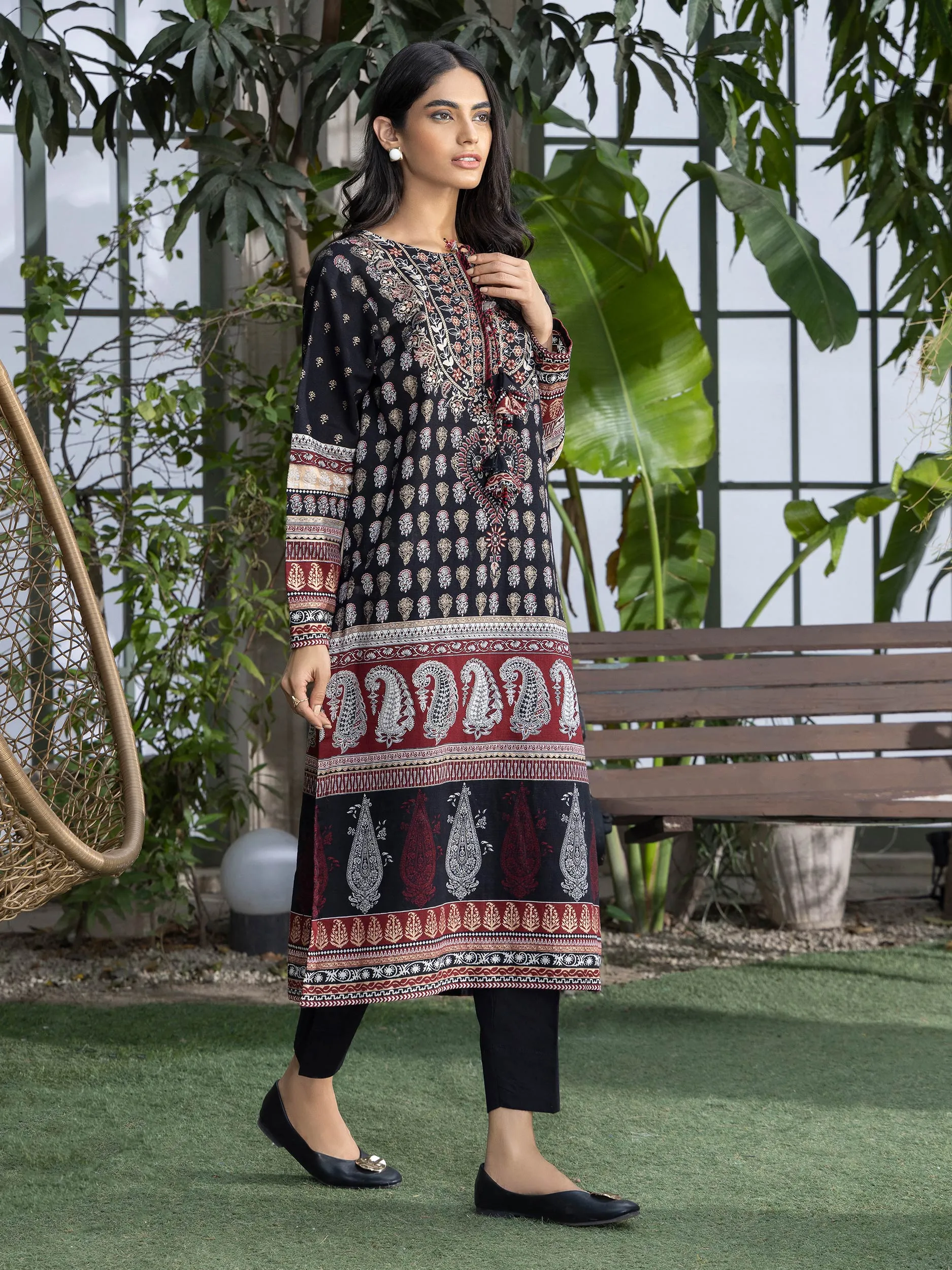 2 Piece Khaddar Suit-Embroidered (Pret)