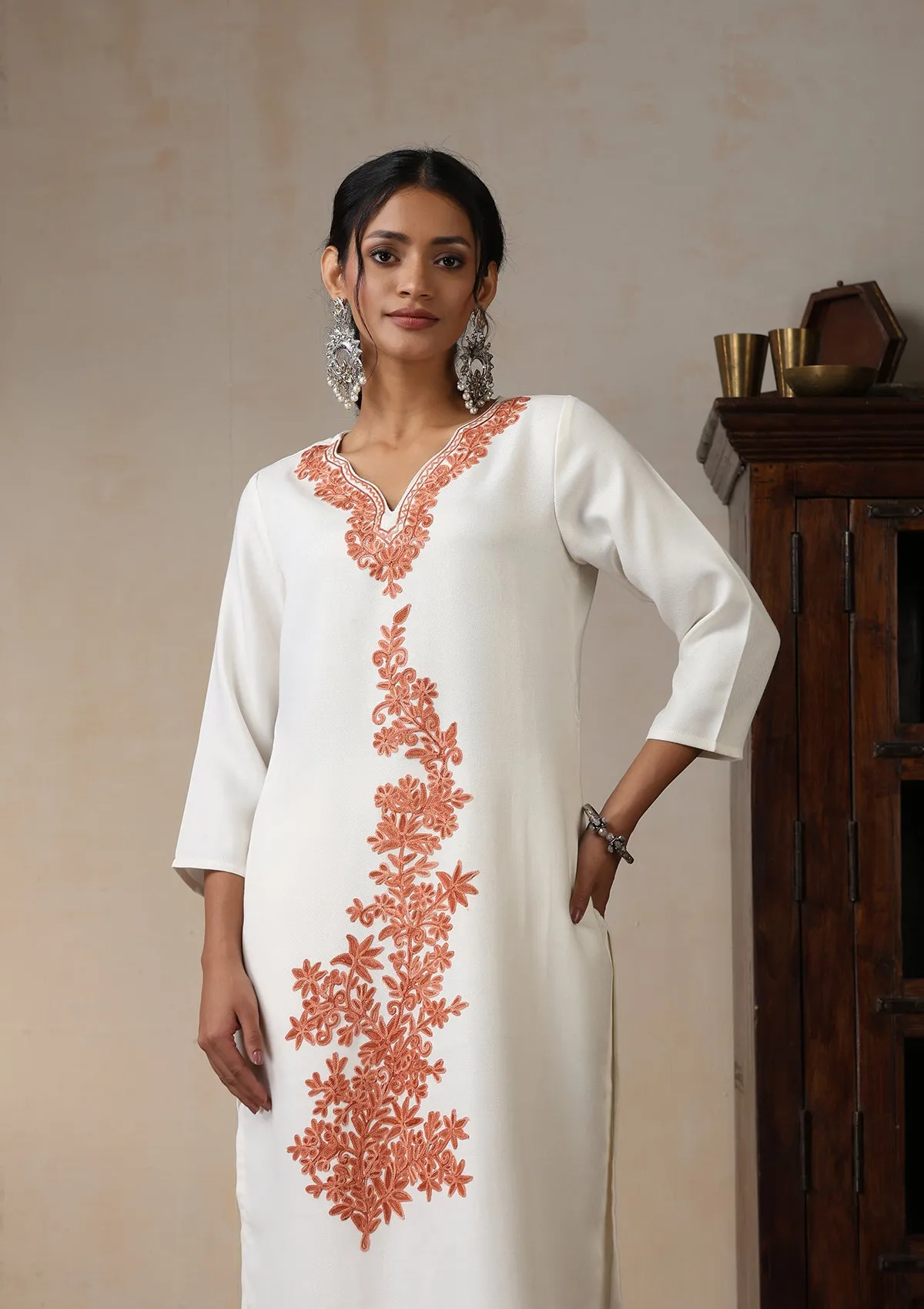 HOC Crafts Woollen Aari Embroidered Solid Women's 2 PC Long Kurta Set - White