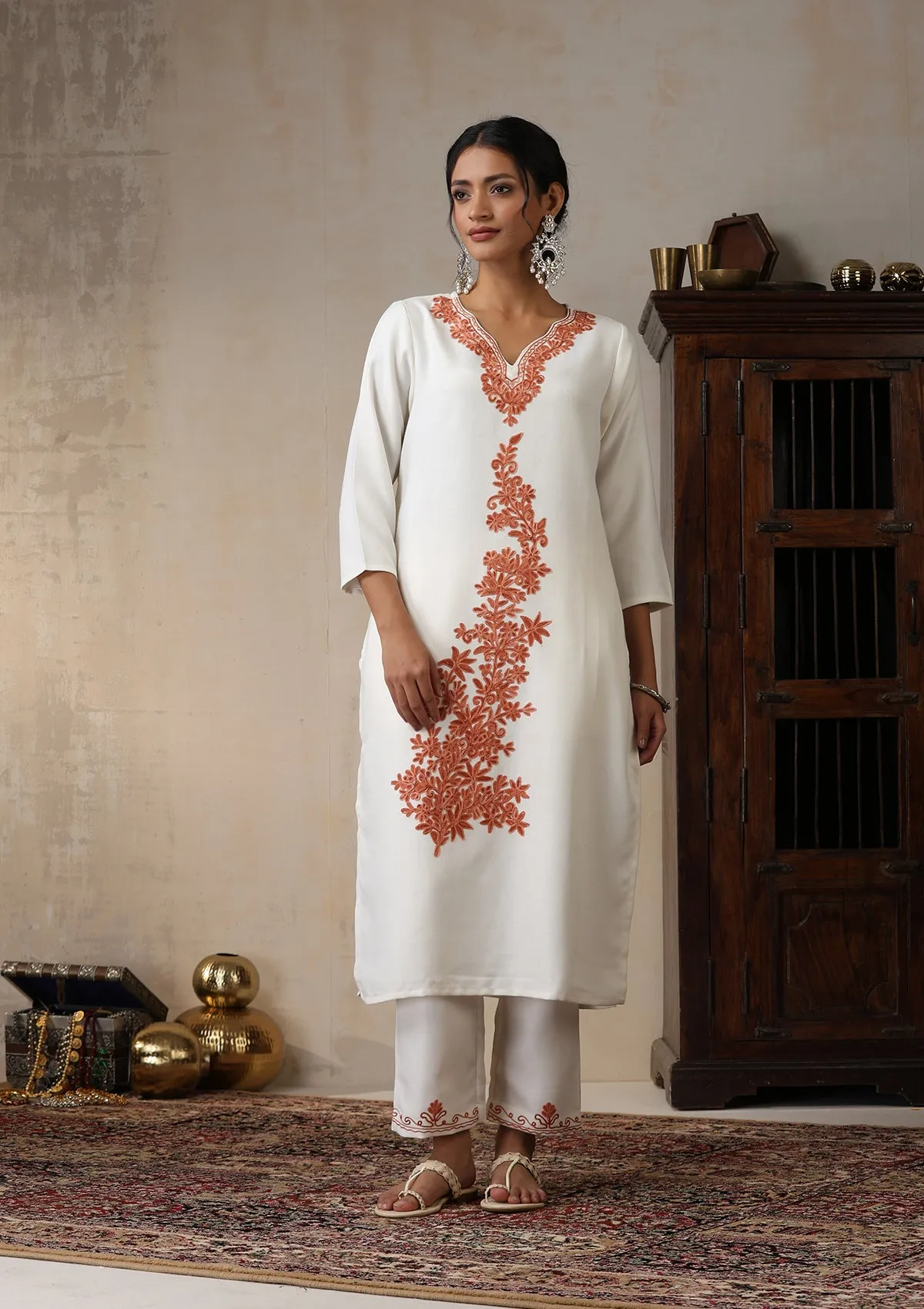 HOC Crafts Woollen Aari Embroidered Solid Women's 2 PC Long Kurta Set - White