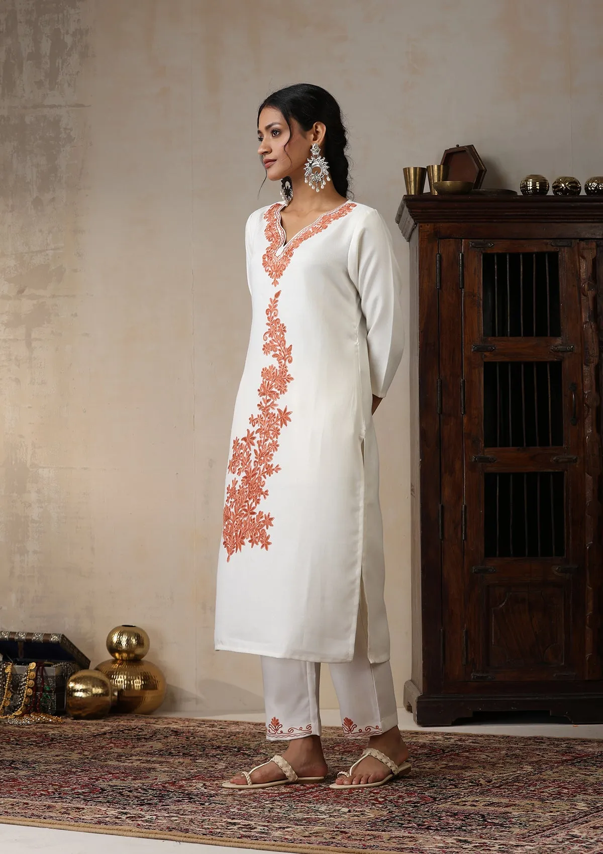 HOC Crafts Woollen Aari Embroidered Solid Women's 2 PC Long Kurta Set - White