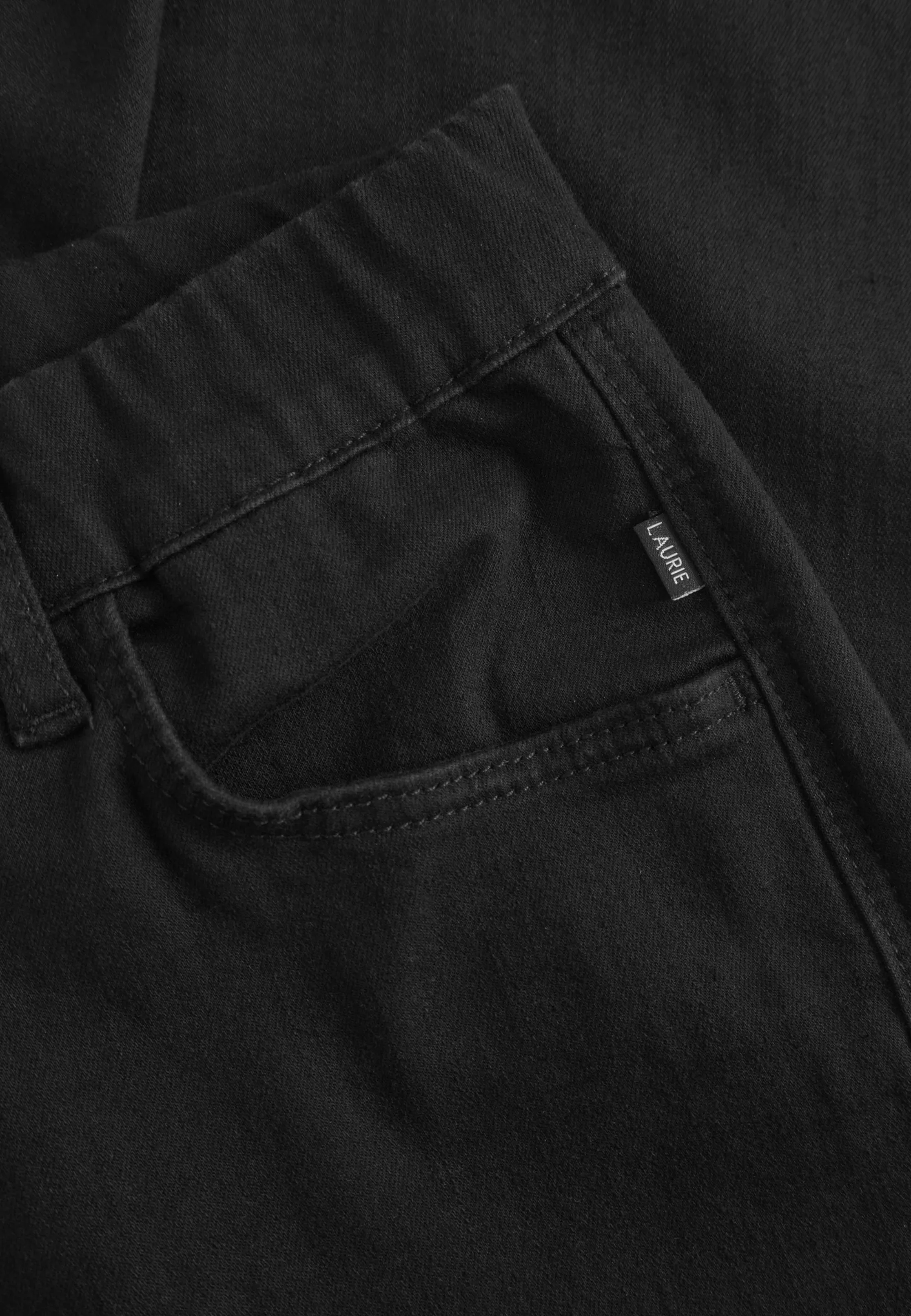 Kelly Regular - Medium Length - Black Denim