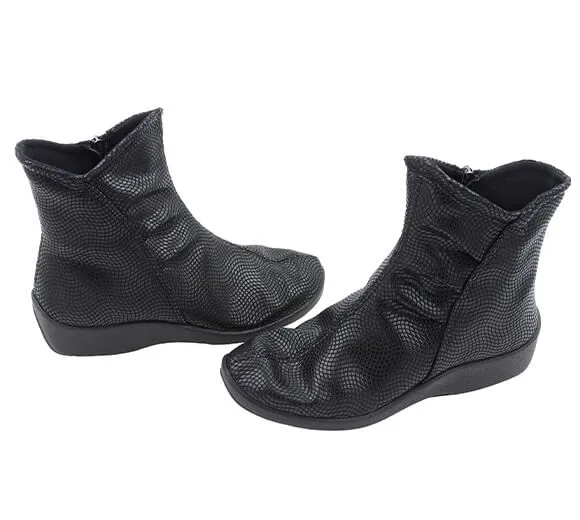 L19 Vegan Bootie in Creative Black