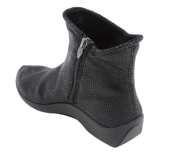 L19 Vegan Bootie in Creative Black