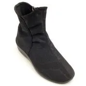 L19 Vegan Bootie in Enala Black